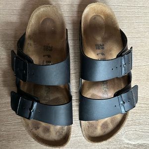 Birkenstock Arizona Black Leather Sandal. Excellent condition. Worn about 3x.